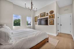 Rooftop Hot Tub + Sauna | Sleeps 10 | Skyline View