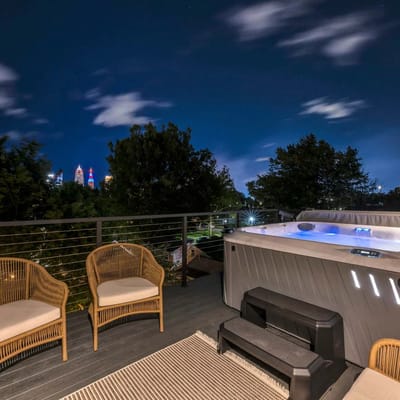 Rooftop Hot Tub + Sauna | Sleeps 10 | Skyline View