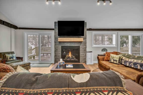 3BR Cabin Near Skiing | Hot Tub & Fireplace