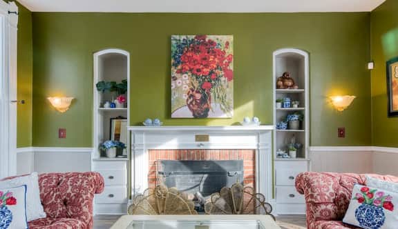 Large Historic Mansion Near Cleveland | Sleeps 12
