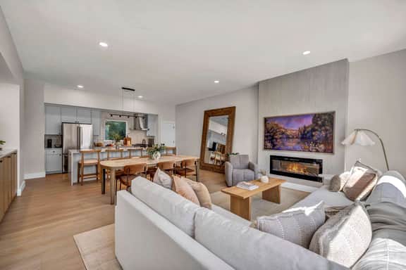 Rooftop Hot Tub + Sauna | Sleeps 10 | Skyline View