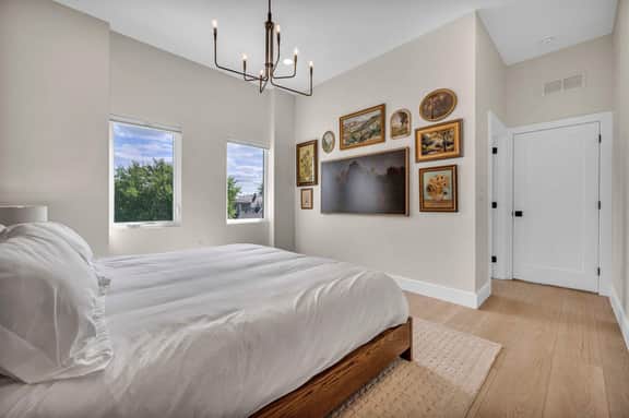 Rooftop Hot Tub + Sauna | Sleeps 10 | Skyline View