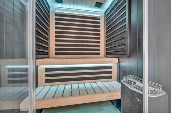 Rooftop Hot Tub + Sauna | Sleeps 10 | Skyline View