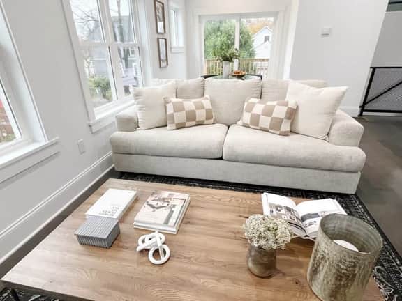 The Carriage House | Stylish Stay Near West 25th